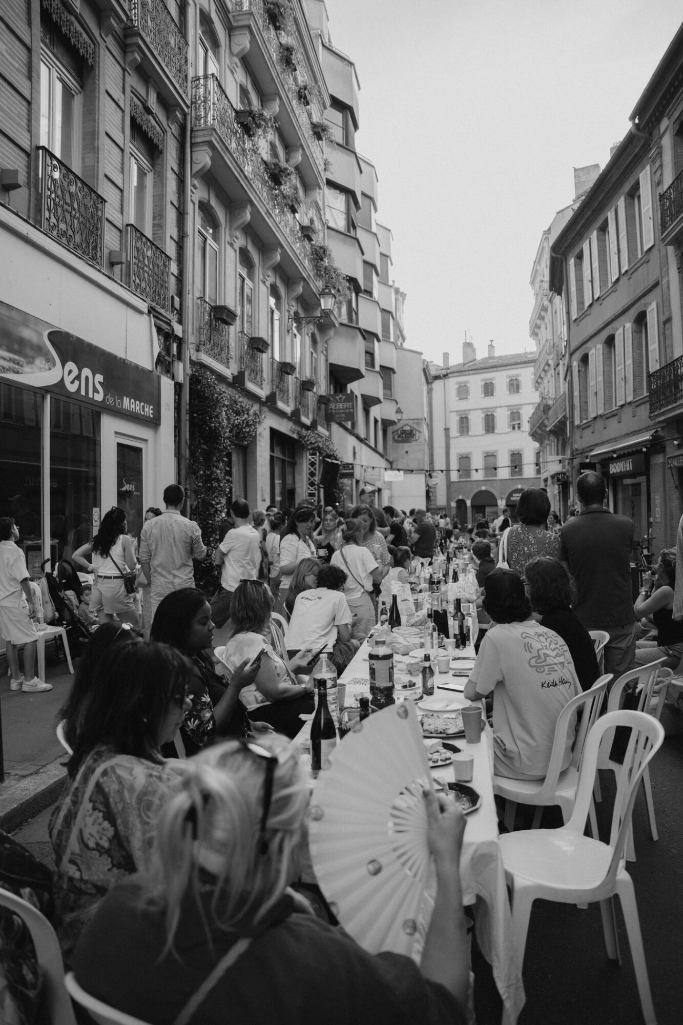 Repas de rue et ambiance conviviale à Toulouse, animé par So Events 31